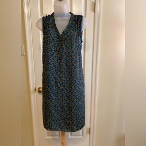 Simply Vera Vera Wang Dresses & Skirts - Simply Vera/Vera Wang - Lovely soft sleeveless v-neck loose dress, w/ruffles, XS